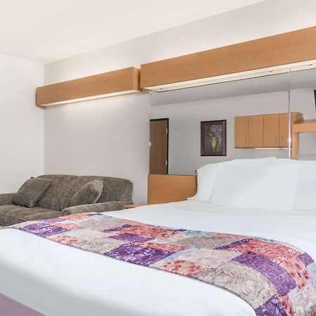 Microtel Inn & Suites By Wyndham Манкейто Экстерьер фото
