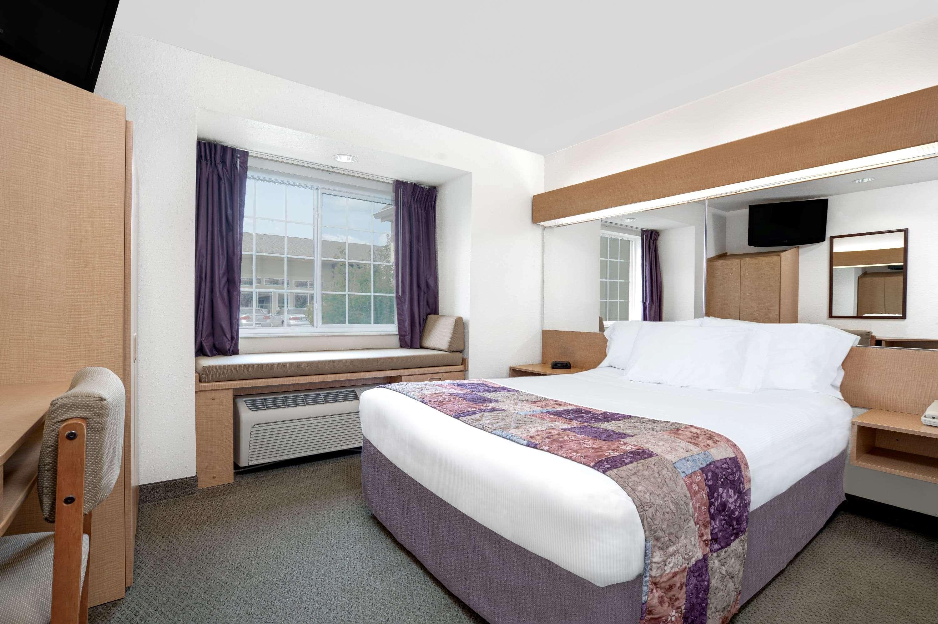 Microtel Inn & Suites By Wyndham Манкейто Экстерьер фото