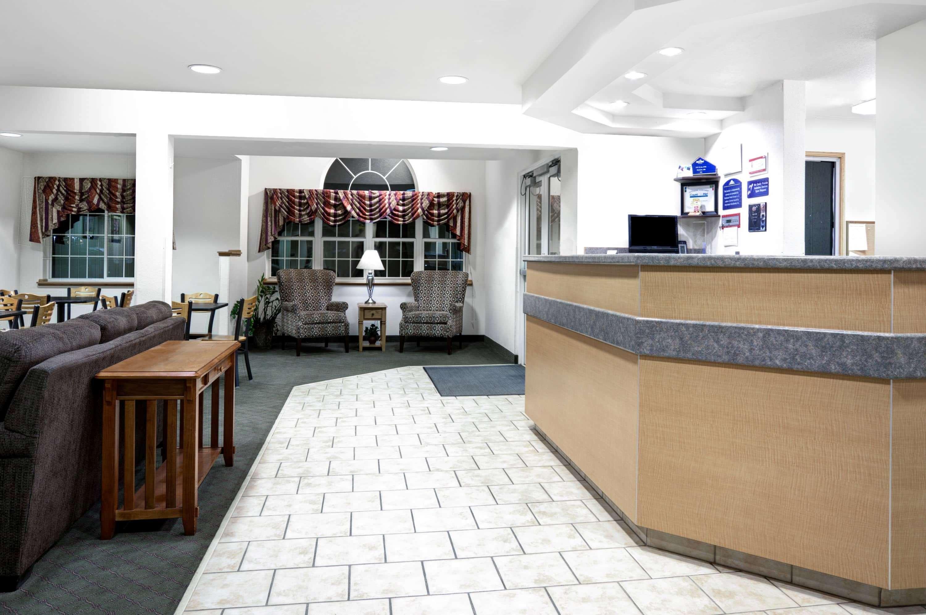 Microtel Inn & Suites By Wyndham Манкейто Экстерьер фото