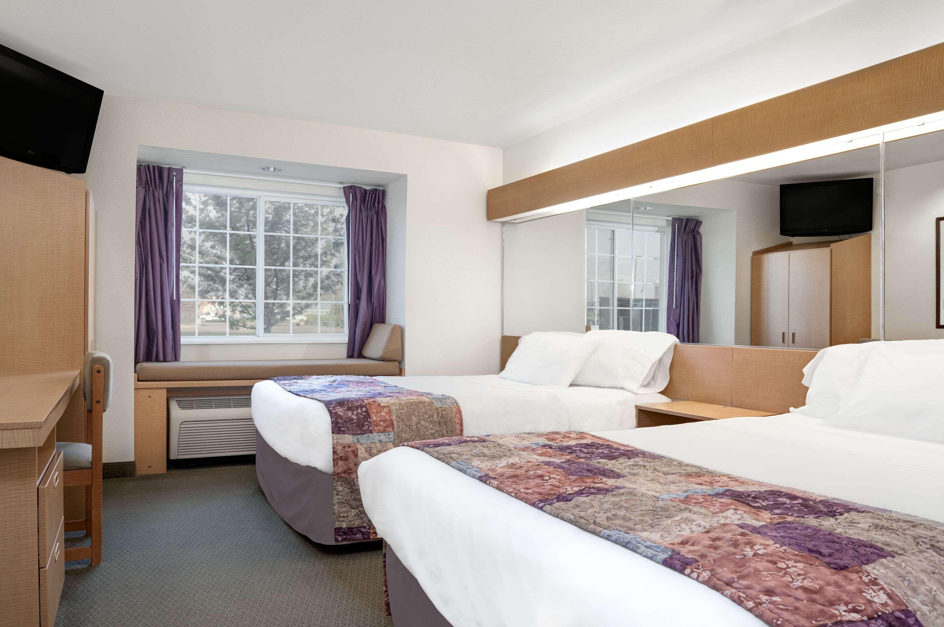 Microtel Inn & Suites By Wyndham Манкейто Экстерьер фото
