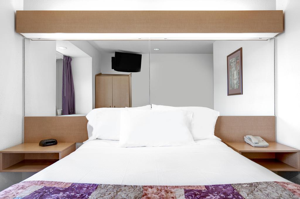 Microtel Inn & Suites By Wyndham Манкейто Экстерьер фото