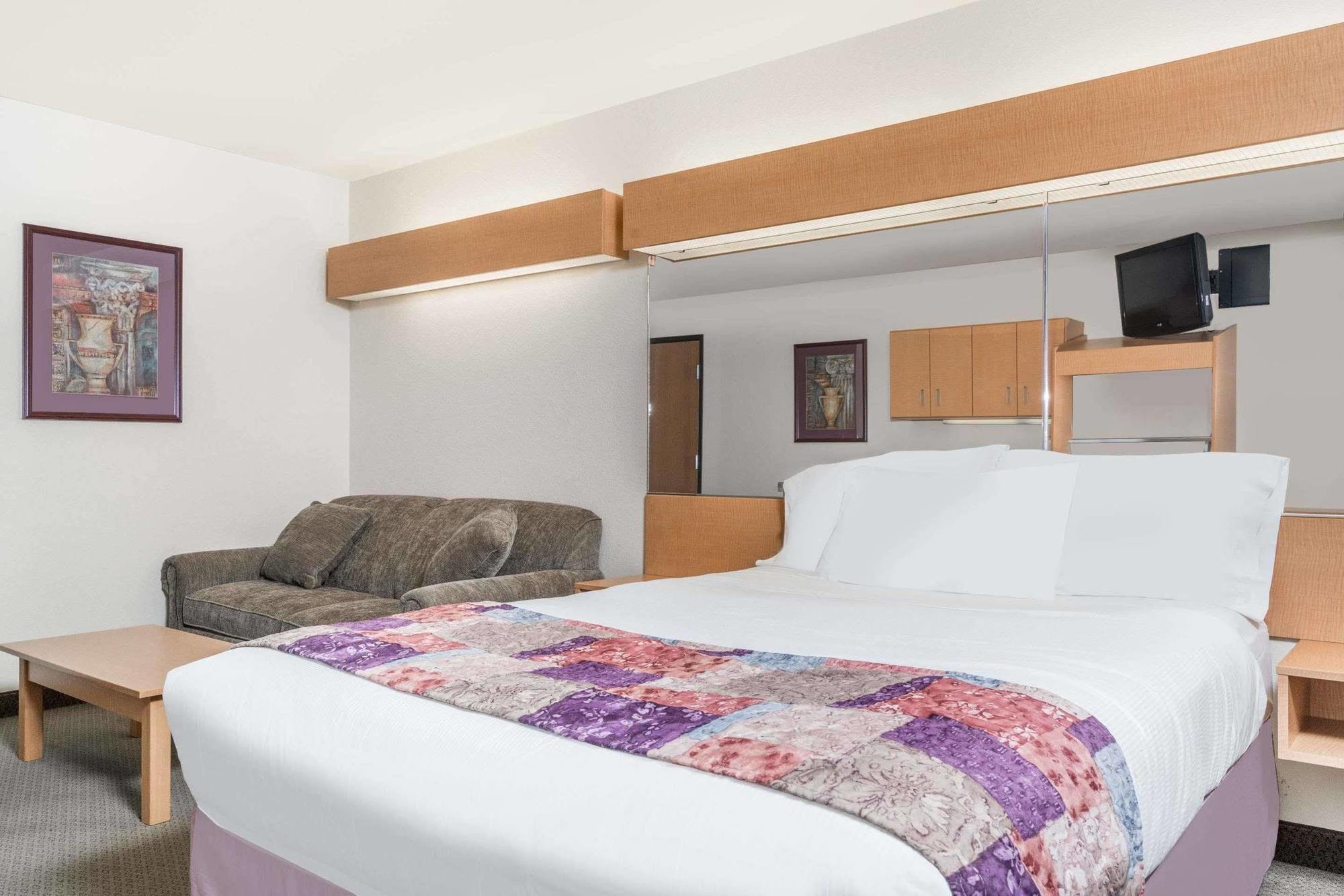 Microtel Inn & Suites By Wyndham Манкейто Экстерьер фото